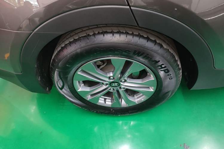 Used Hyundai Santa Fe 2013 Revised Version 2.4L Automatic All-Wheel Drive Smart Type Right Rear Wheel Hub