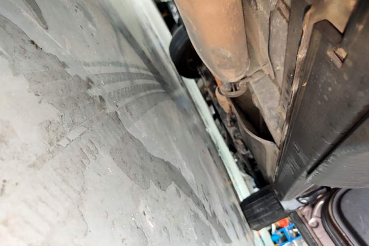 Used Hyundai Santa Fe 2013 2.4L Automatic Two-Wheel Drive Smart Version Right Side Sill