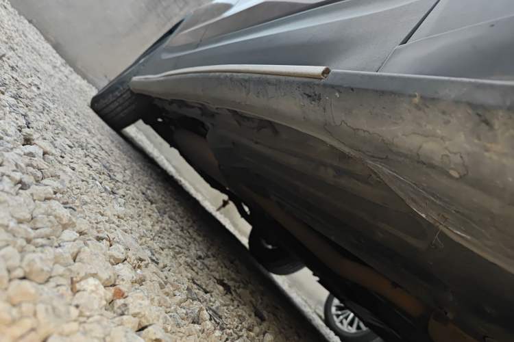 Used Hyundai Santa Fe 2013 2.4L Automatic Two-Wheel Drive Smart Version Right Side Sill