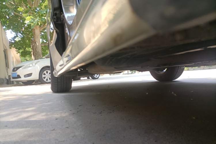 Used Hyundai Santa Fe 2013 2.4L Automatic Two-Wheel Drive Smart Version Right Side Sill