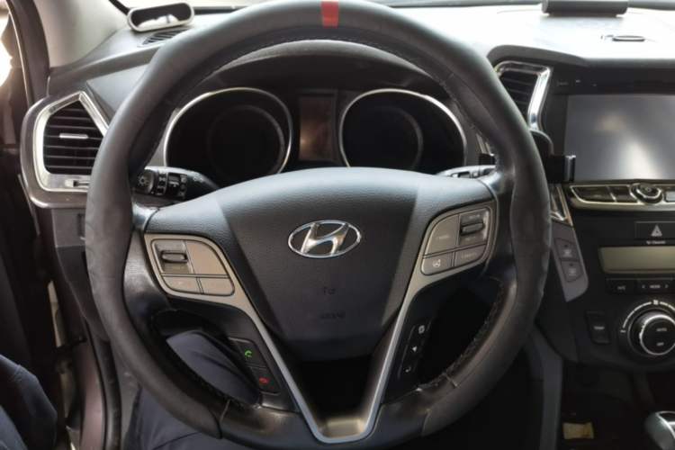Used Hyundai Santa Fe 2013 2.4L Automatic Two-Wheel Drive Smart Version Steering Wheel