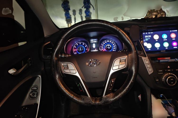 Used Hyundai Santa Fe 2013 2.0T Automatic All-Wheel Drive Top Trim Steering Wheel