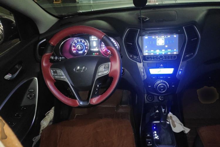 Used Hyundai Santa Fe 2013 2.4L Automatic Two-Wheel Drive Smart Version Steering Wheel