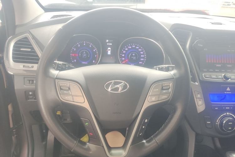 Used Hyundai Santa Fe 2013 2.4L Automatic Two-Wheel Drive Smart Version Steering Wheel