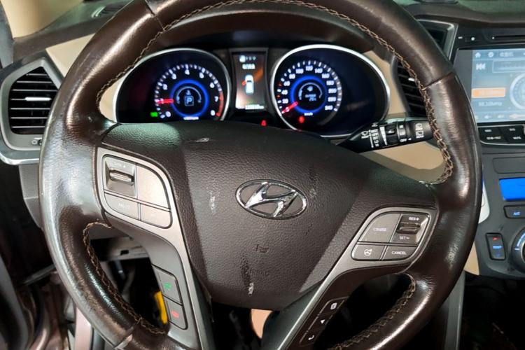 Used Hyundai Santa Fe 2013 2.4L Automatic Two-Wheel Drive Smart Version Steering Wheel