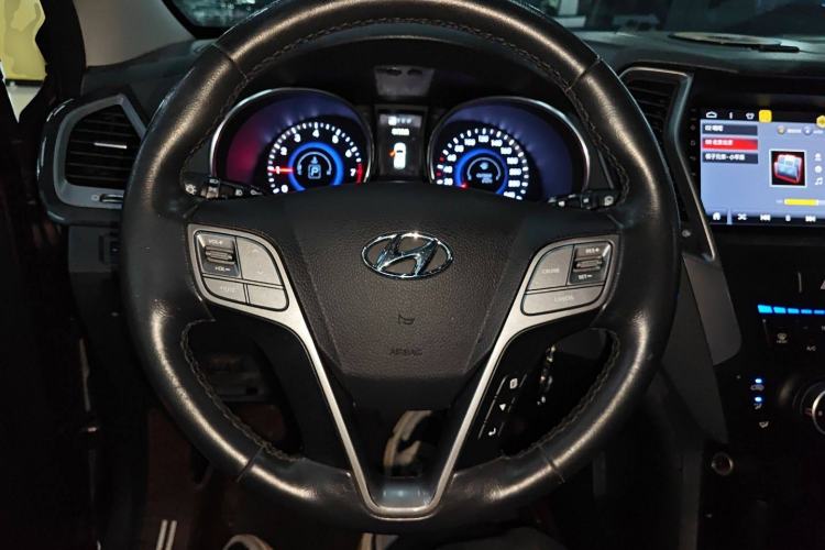 Used Hyundai Santa Fe 2013 2.4L Automatic 4x4 Comfort Edition Steering Wheel