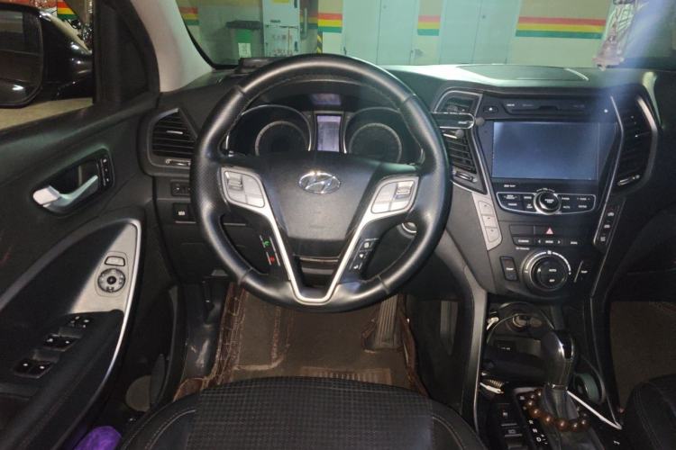 Used Hyundai Santa Fe 2013 2.0T Automatic All-Wheel Drive Top Trim Steering Wheel