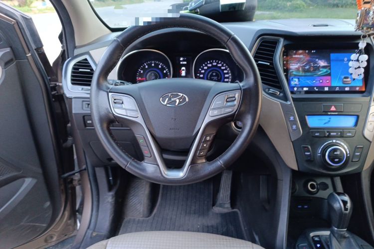 Used Hyundai Santa Fe 2013 2.4L Automatic 4x4 Prestige Edition Steering Wheel