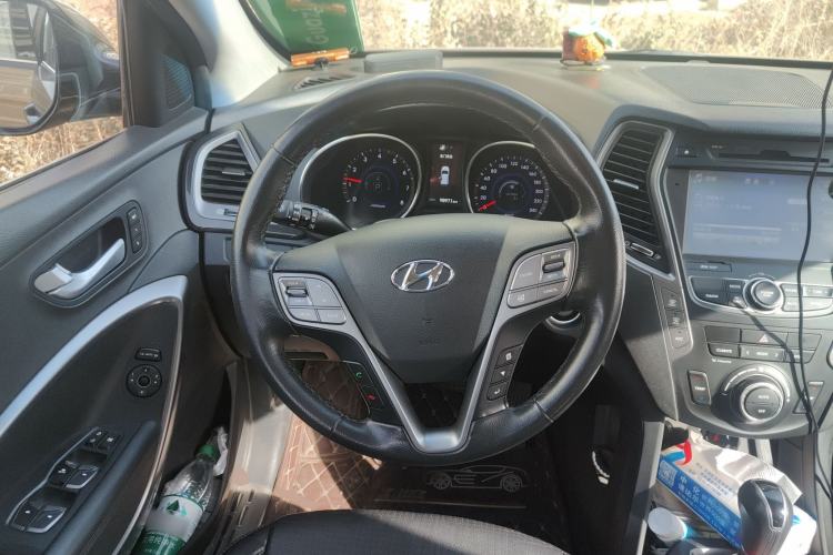 Used Hyundai Santa Fe 2013 Revised Version 2.4L Automatic All-Wheel Drive Luxury Trim Steering Wheel