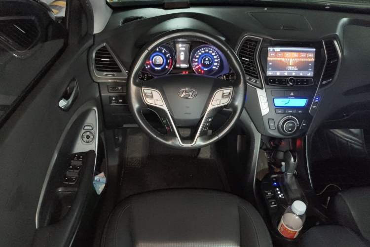 Used Hyundai Santa Fe 2013 2.4L Automatic Two-Wheel Drive Smart Version Steering Wheel