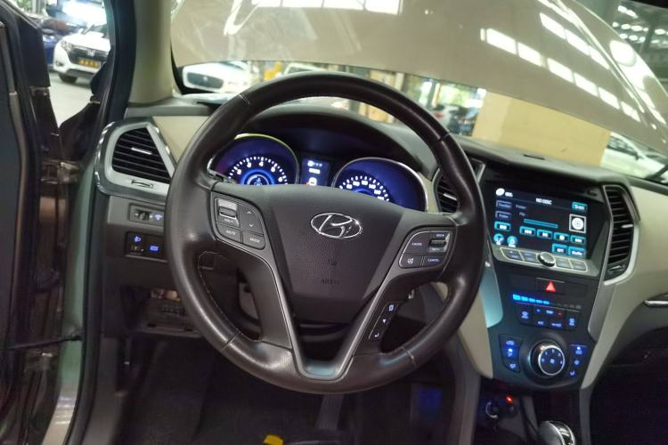Used Hyundai Santa Fe 2013 2.0T Automatic Two-Wheel Drive Fashion Edition Steering Wheel