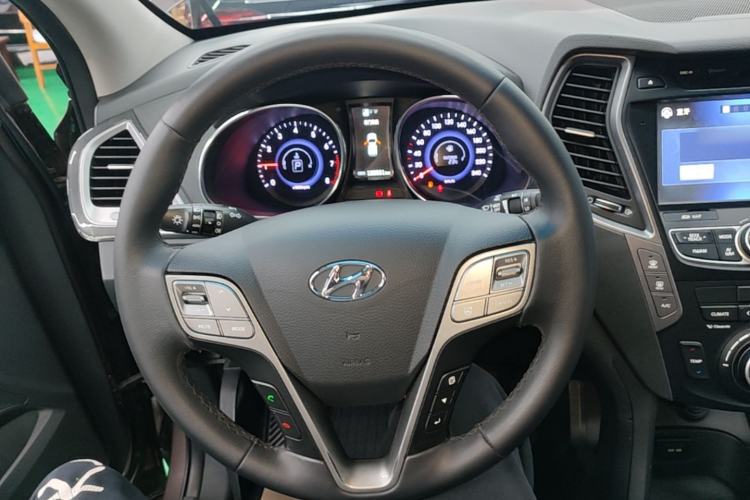 Used Hyundai Santa Fe 2013 Revised Version 2.4L Automatic All-Wheel Drive Smart Type Steering Wheel