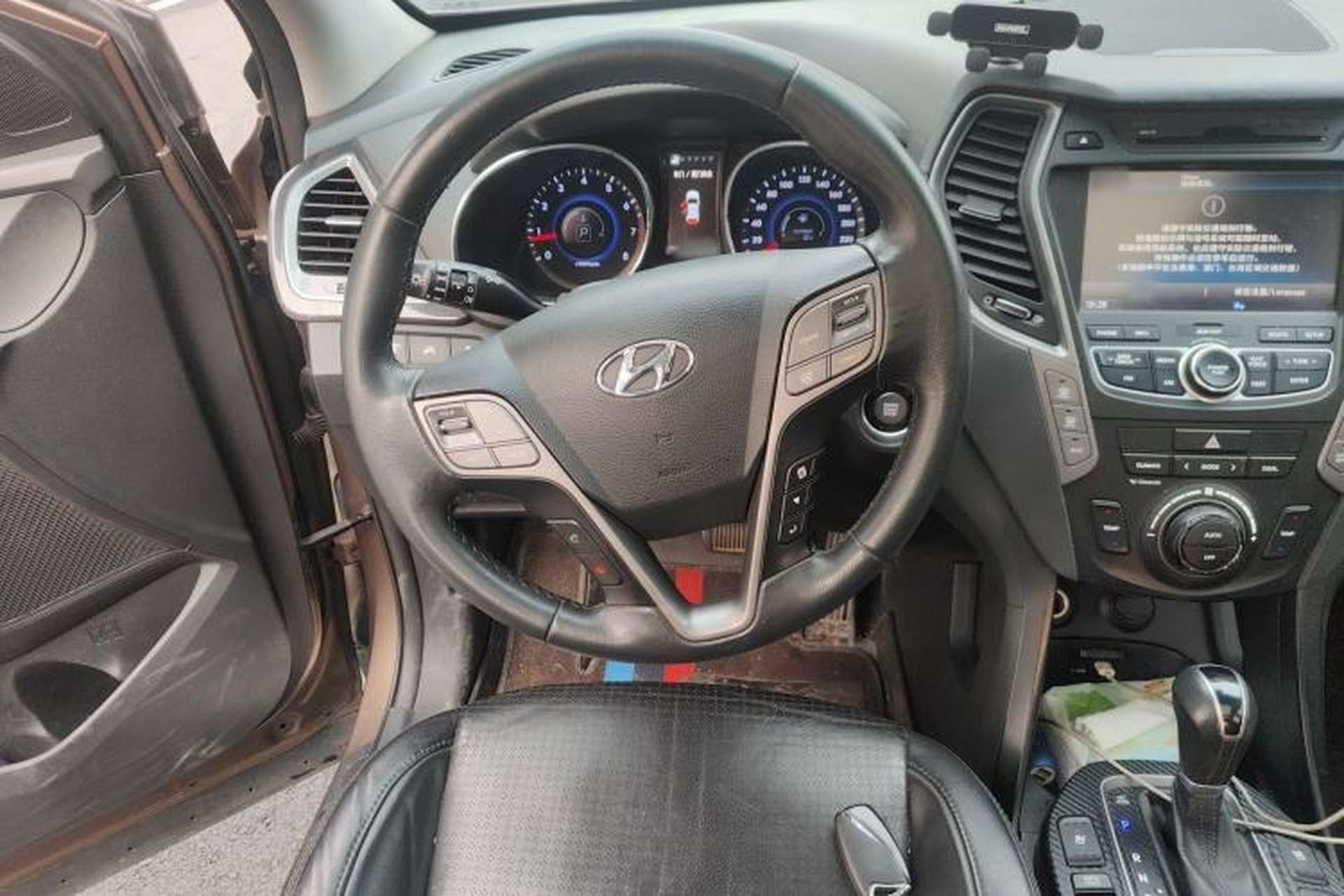 Used Hyundai Santa Fe 2013 2.0T Automatic All-Wheel Drive Top Trim Steering Wheel