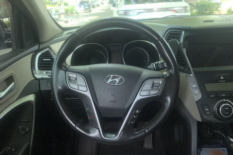 Used Hyundai Santa Fe 2013 2.4L Automatic Two-Wheel Drive Smart Version Steering Wheel