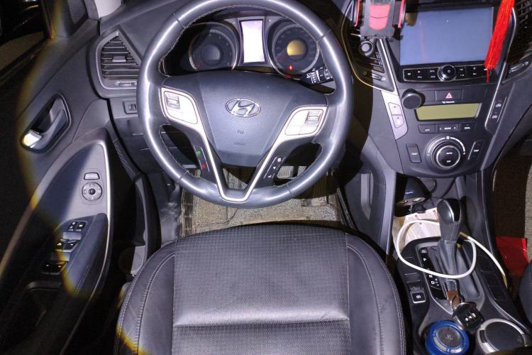 Used Hyundai Santa Fe 2013 2.4L Automatic Two-Wheel Drive Smart Version Steering Wheel