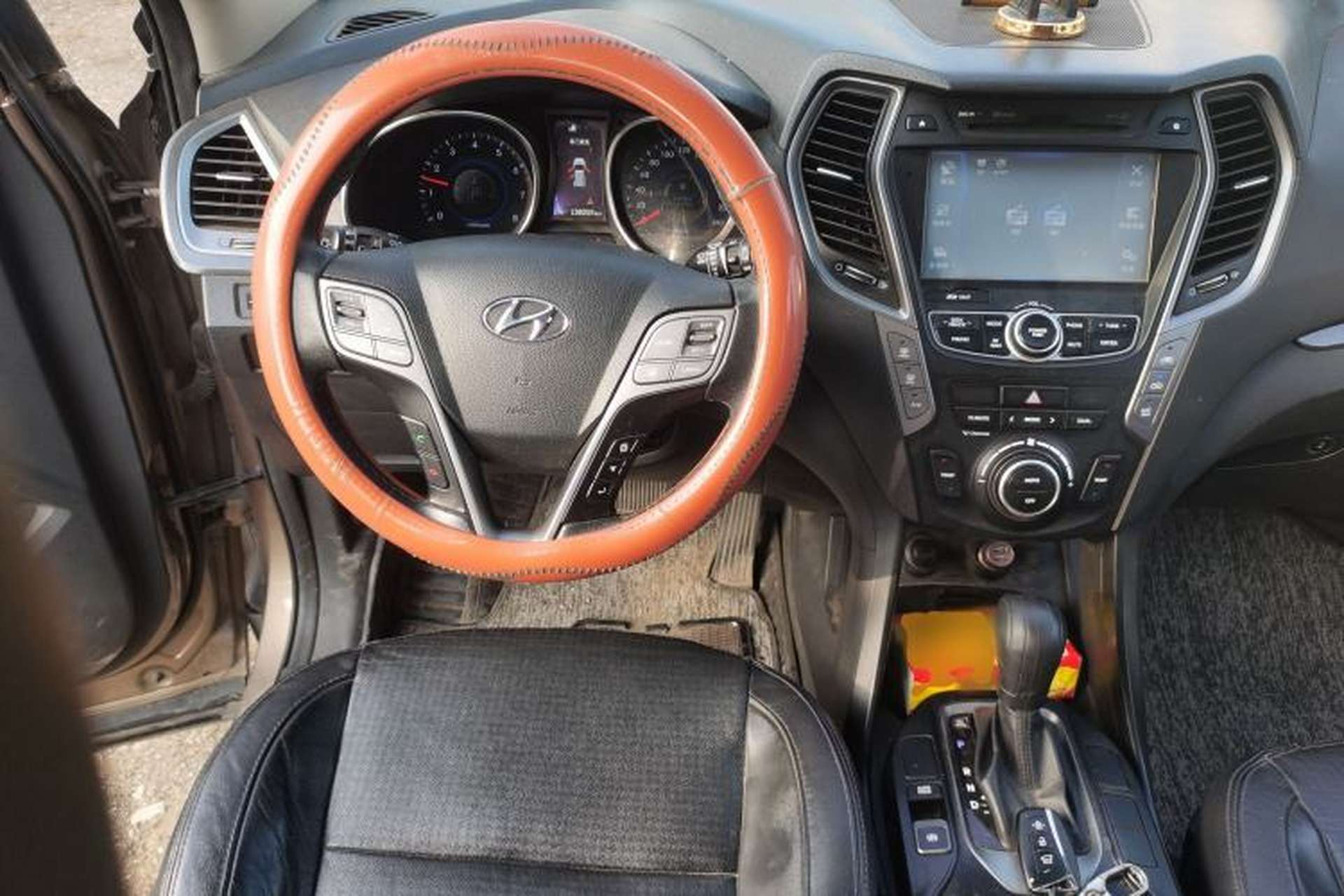 Used Hyundai Santa Fe 2013 Revised Version 2.4L Automatic All-Wheel Drive Luxury Trim Steering Wheel