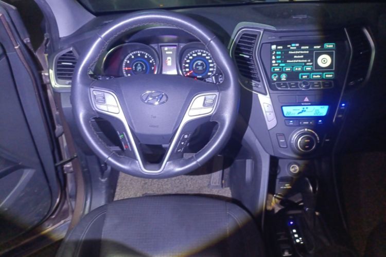 Used Hyundai Santa Fe 2013 2.4L Automatic Two-Wheel Drive Smart Version Steering Wheel