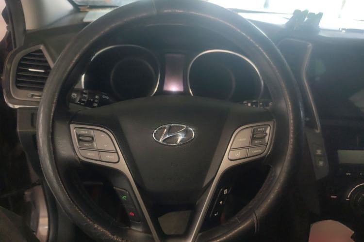 Used Hyundai Santa Fe 2013 2.4L Automatic Two-Wheel Drive Smart Version Steering Wheel