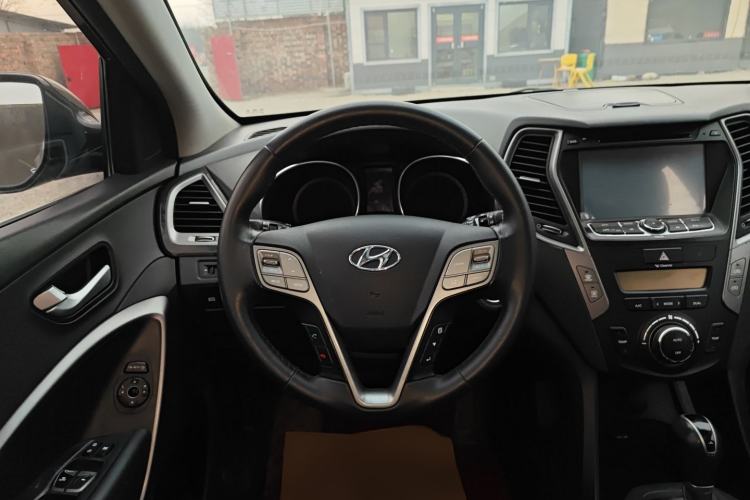 Used Hyundai Santa Fe 2013 2.4L Automatic Two-Wheel Drive Smart Version Steering Wheel