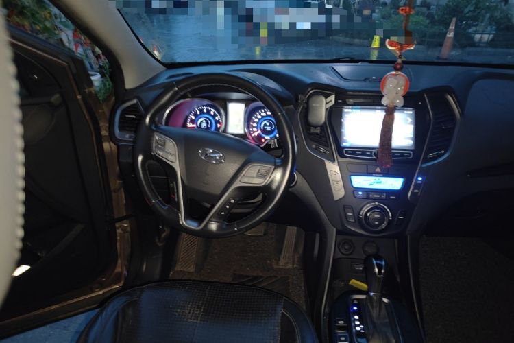 Used Hyundai Santa Fe 2013 2.4L Automatic Two-Wheel Drive Smart Version Steering Wheel