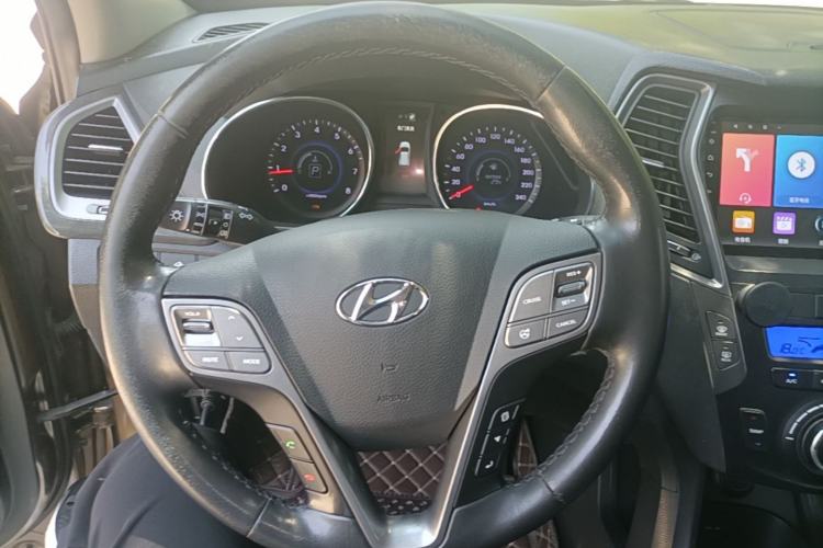 Used Hyundai Santa Fe 2013 2.4L Automatic Two-Wheel Drive Smart Version Steering Wheel
