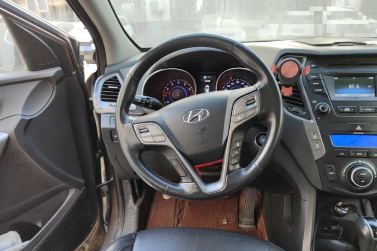 Used Hyundai Santa Fe 2013 2.4L Automatic 4x4 Prestige Edition Steering Wheel