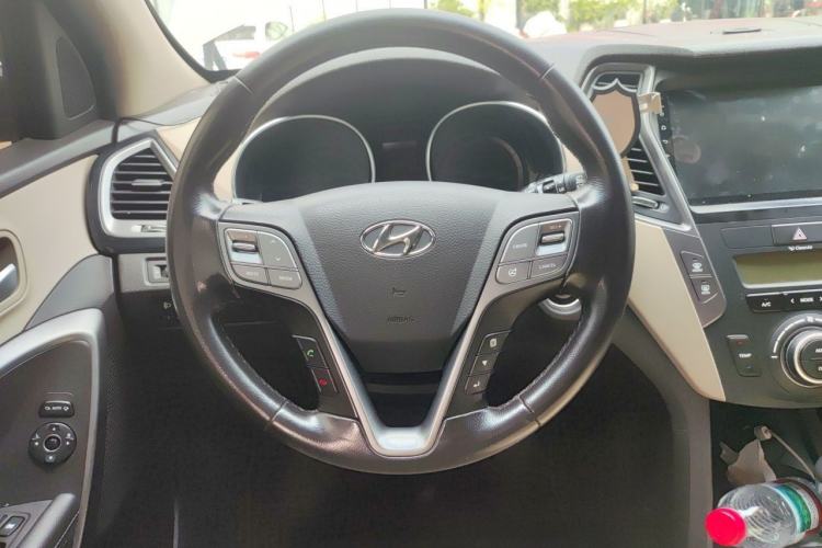 Used Hyundai Santa Fe 2013 2.4L Automatic Two-Wheel Drive Smart Version Steering Wheel