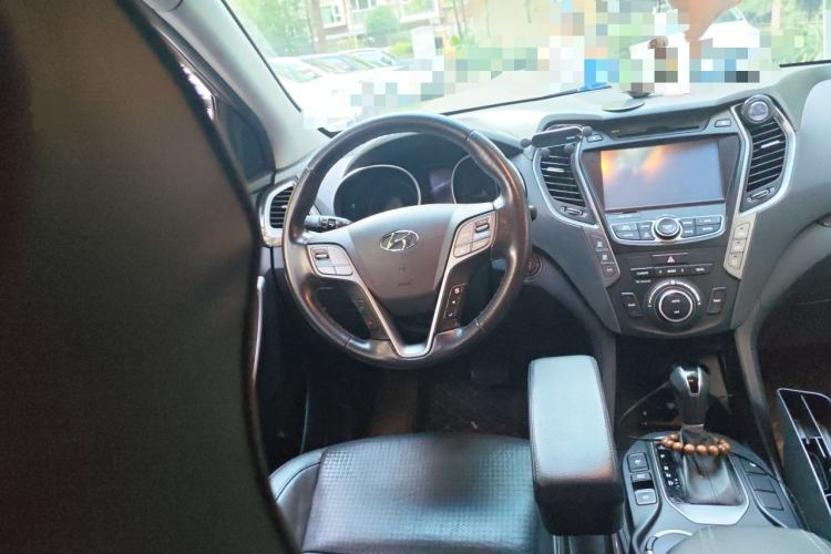 Used Hyundai Santa Fe 2013 Revised Version 2.4L Automatic All-Wheel Drive Luxury Trim Steering Wheel