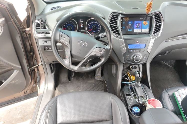 Used Hyundai Santa Fe 2013 2.4L Automatic Two-Wheel Drive Smart Version Steering Wheel