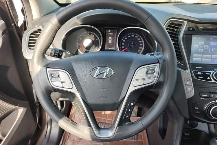 Used Hyundai Santa Fe 2013 Revised Version 2.4L Automatic All-Wheel Drive Smart Type Steering Wheel