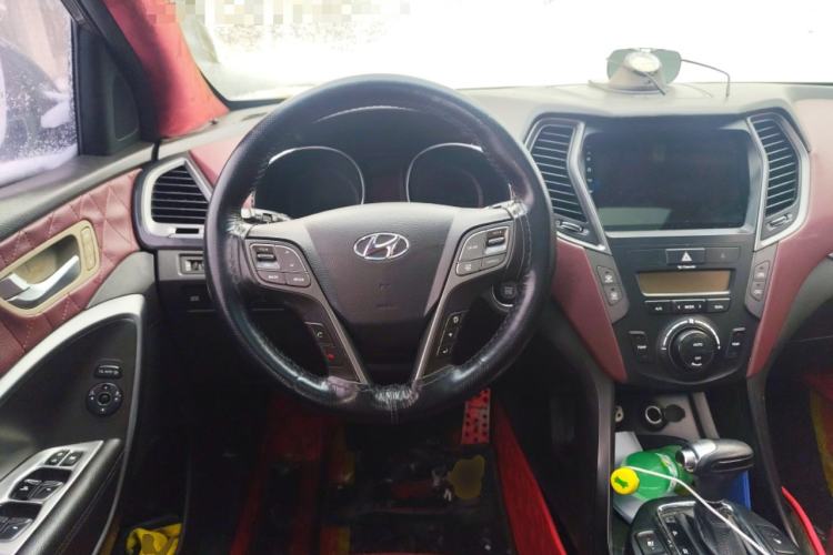 Used Hyundai Santa Fe 2013 2.0T Automatic All-Wheel Drive Prestige Version Steering Wheel