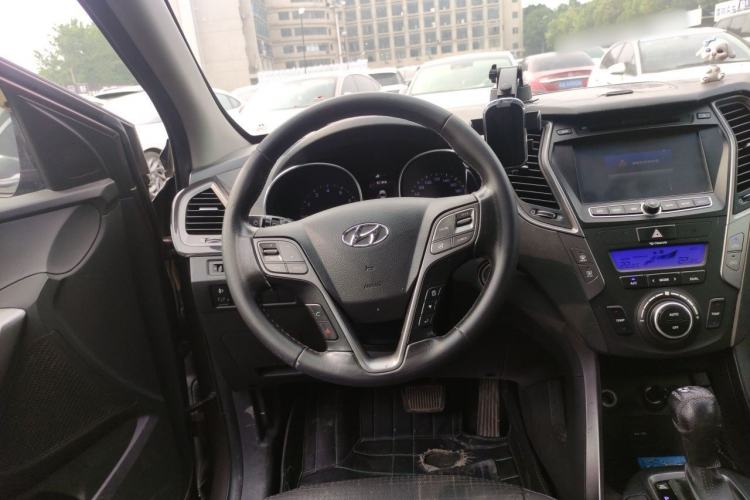 Used Hyundai Santa Fe 2013 2.4L Automatic Two-Wheel Drive Smart Version Steering Wheel