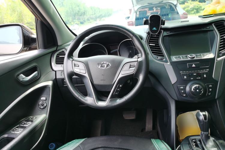 Used Hyundai Santa Fe 2013 2.4L Automatic 2WD Comfort Edition Steering Wheel