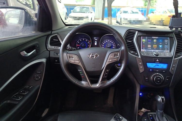Used Hyundai Santa Fe 2013 2.4L Automatic 4x4 Prestige Edition Steering Wheel