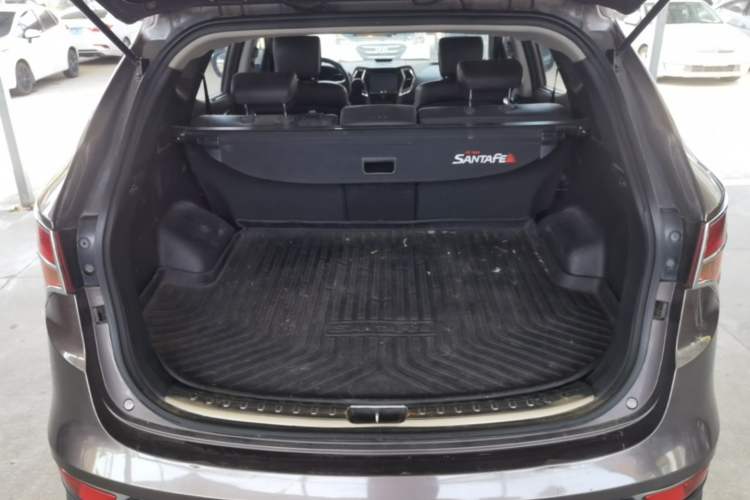 Used Hyundai Santa Fe 2013 2.4L Automatic Two-Wheel Drive Smart Version Trunk