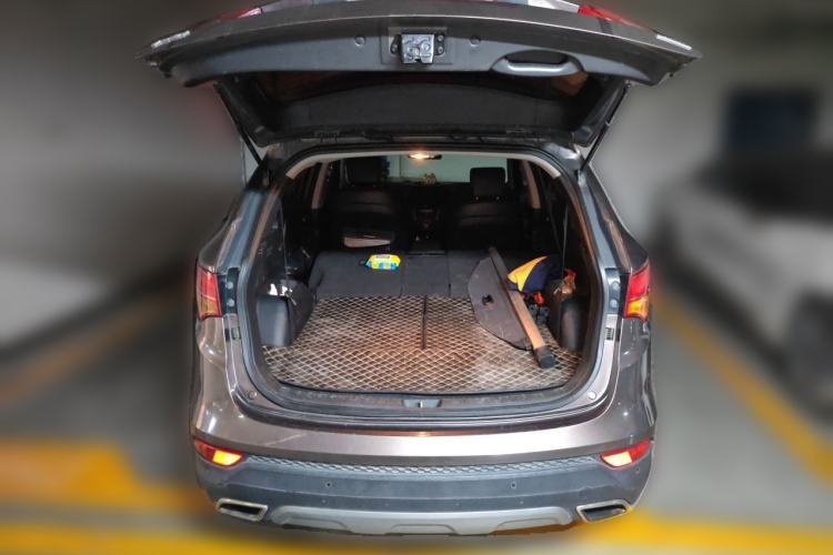 Used Hyundai Santa Fe 2013 2.0T Automatic All-Wheel Drive Top Trim Trunk