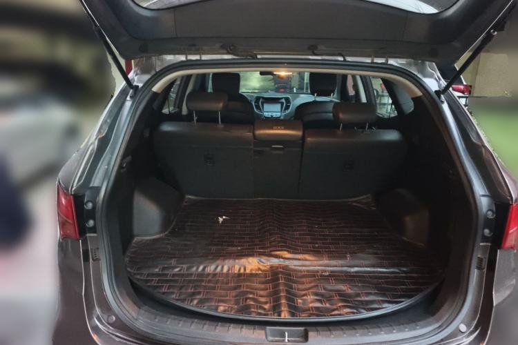 Used Hyundai Santa Fe 2013 Revised Version 2.4L Automatic All-Wheel Drive Smart Type Trunk