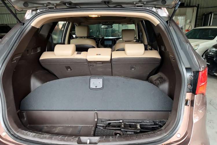 Used Hyundai Santa Fe 2013 2.4L Automatic Two-Wheel Drive Smart Version Trunk