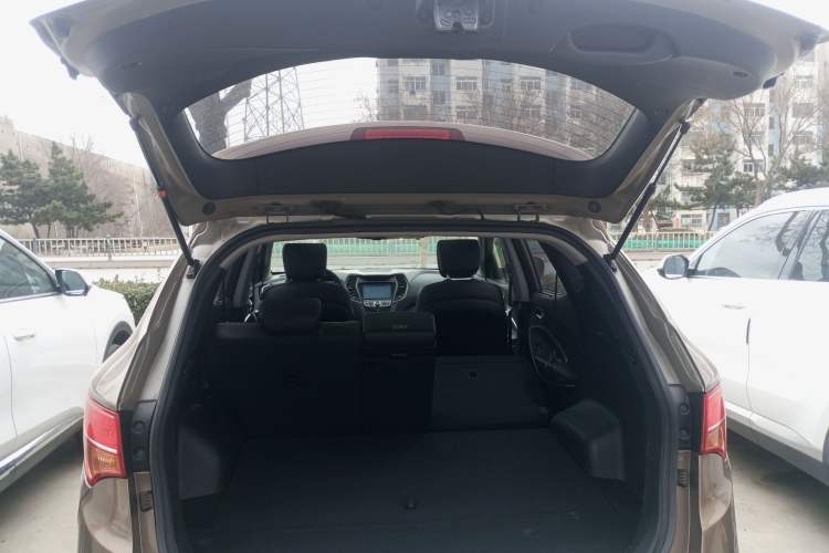 Used Hyundai Santa Fe 2013 Revised Version 2.4L Automatic All-Wheel Drive Smart Type Trunk