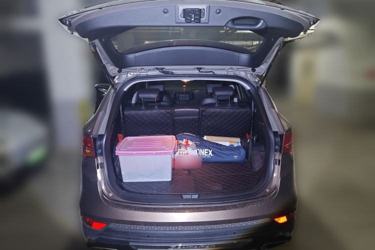 Used Hyundai Santa Fe 2013 2.4L Automatic 4x4 Prestige Edition Trunk