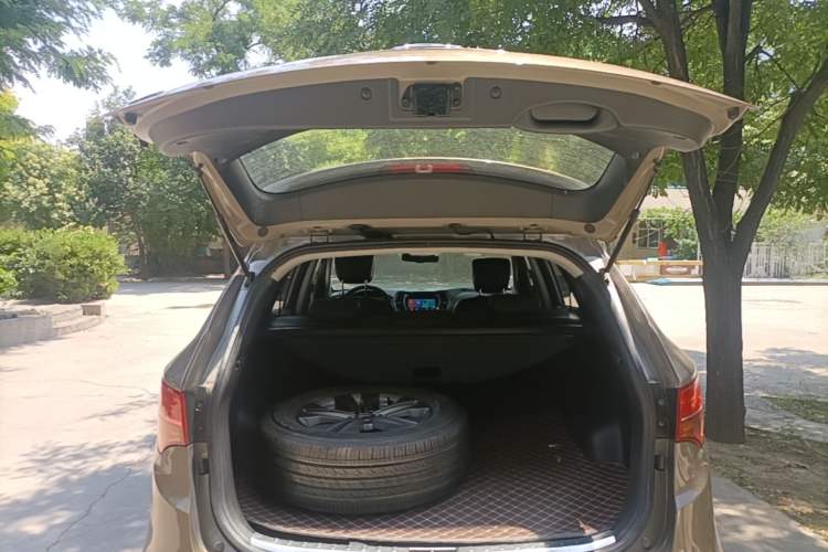 Used Hyundai Santa Fe 2013 2.4L Automatic Two-Wheel Drive Smart Version Trunk