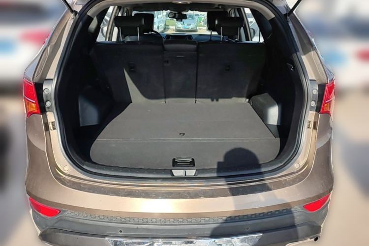 Used Hyundai Santa Fe 2013 Revised Version 2.4L Automatic All-Wheel Drive Smart Type Trunk