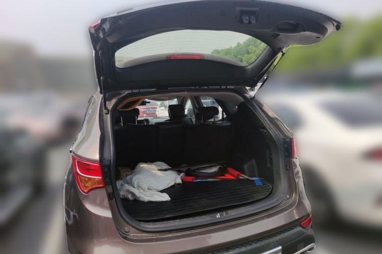 Used Hyundai Santa Fe 2013 2.4L Automatic Two-Wheel Drive Smart Version Trunk