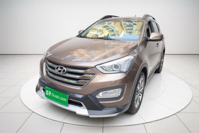 Ojetý Hyundai Santa Fe 2013 Revised Version 2.4L Automatic All-Wheel Drive Luxury Trim