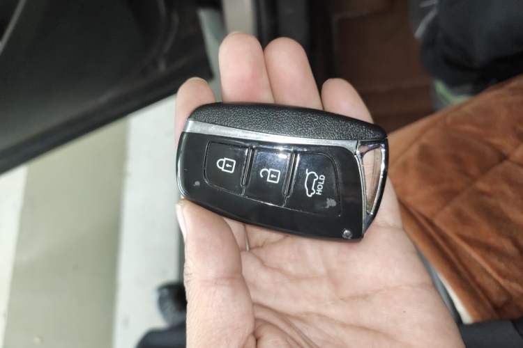 Used Hyundai Santa Fe 2013 2.4L Automatic Two-Wheel Drive Smart Version Vehicle Key