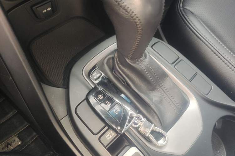 Used Hyundai Santa Fe 2013 2.4L Automatic Two-Wheel Drive Smart Version Vehicle Key