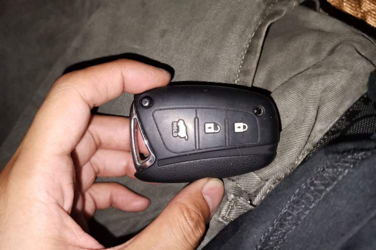 Used Hyundai Santa Fe 2013 2.4L Automatic Two-Wheel Drive Smart Version Vehicle Key