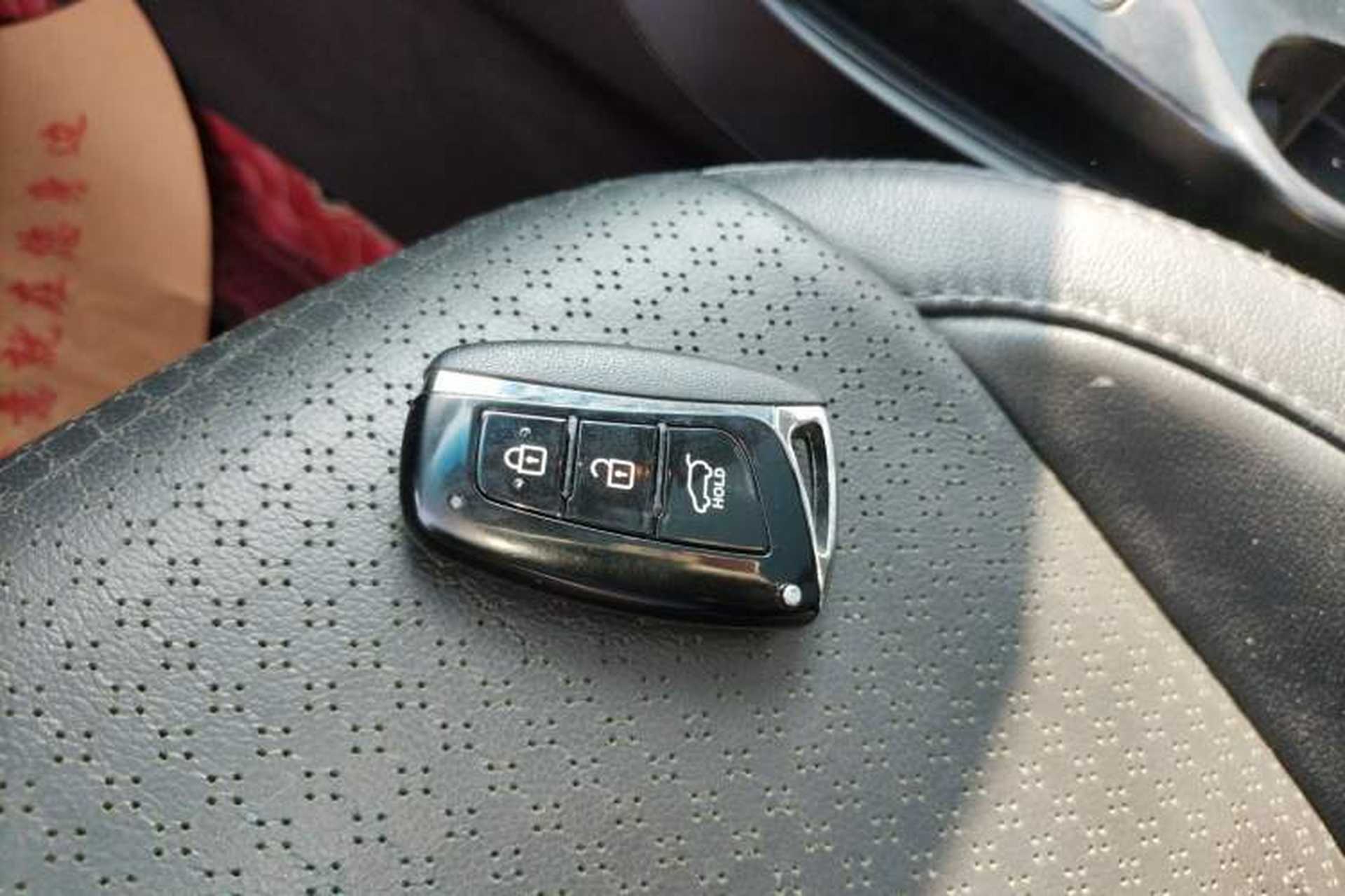 Used Hyundai Santa Fe 2013 2.4L Automatic Two-Wheel Drive Smart Version Vehicle Key