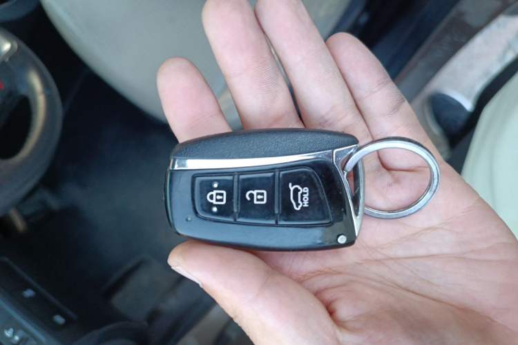Used Hyundai Santa Fe 2013 2.4L Automatic 4x4 Prestige Edition Vehicle Key