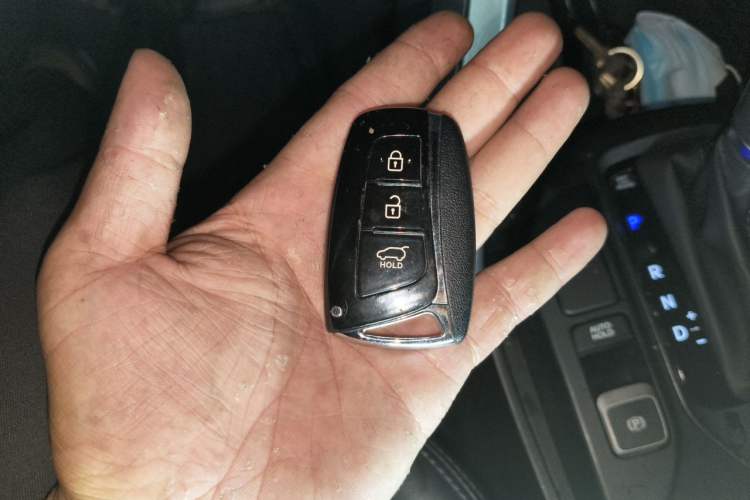 Used Hyundai Santa Fe 2013 2.4L Automatic Two-Wheel Drive Smart Version Vehicle Key